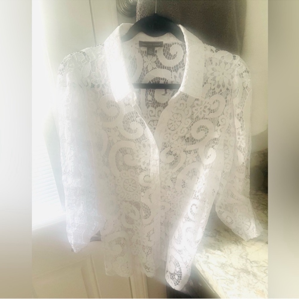 SAKS FIFTH AVENUE LACE TOP - Picture 4 of 5